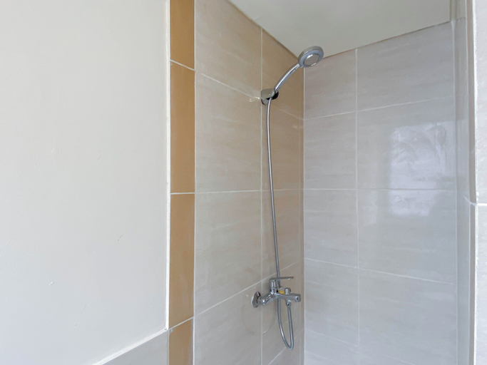 Bathroom 5, Warm And Cozy 1Br With Makeup Room At Meikarta Apartment, Cikarang