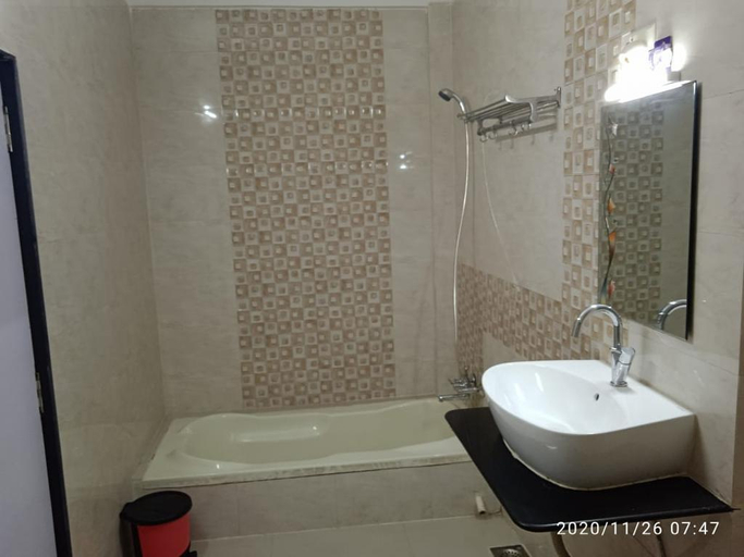 Bathroom 4, Skylon Hotel, Gandhinagar