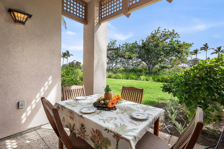 Outdoor dining 3, Spacious Townhome - Close to Beaches & Shopping! - Vrkcv, Hawaii