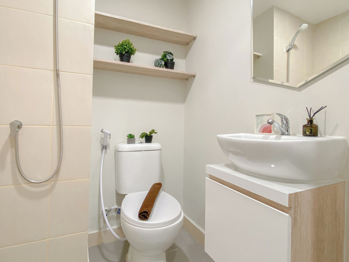 Bathroom 5, Best Deal And Homey Studio At Meikarta Apartment, Cikarang