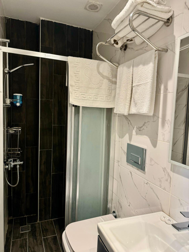 Bathroom 3, Aram Edessa Hotel, Fatih