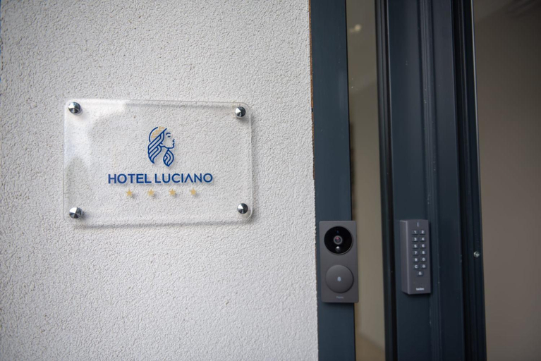 Others 5, Hotel Luciano