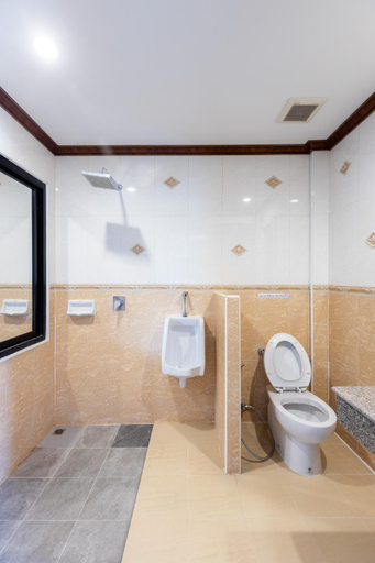 Bathroom 3, Manee Sangkha Hotel, Sangkha