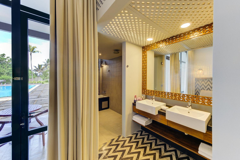 Bathroom 4, Cinnamon Bey Beruwela, Beruwala