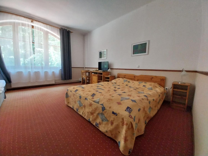 Bedroom 3, Bakony Hotel, Zirc