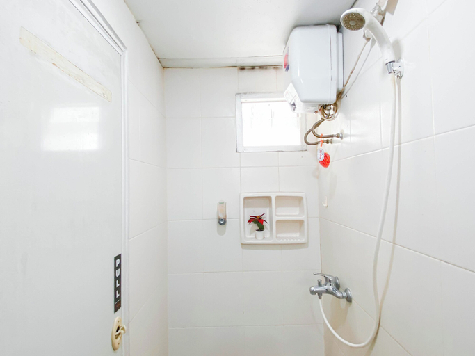 Bathroom 5, Simply 2Br Apartment Near Binus University At Menara Kebon Jeruk, Jakarta Barat