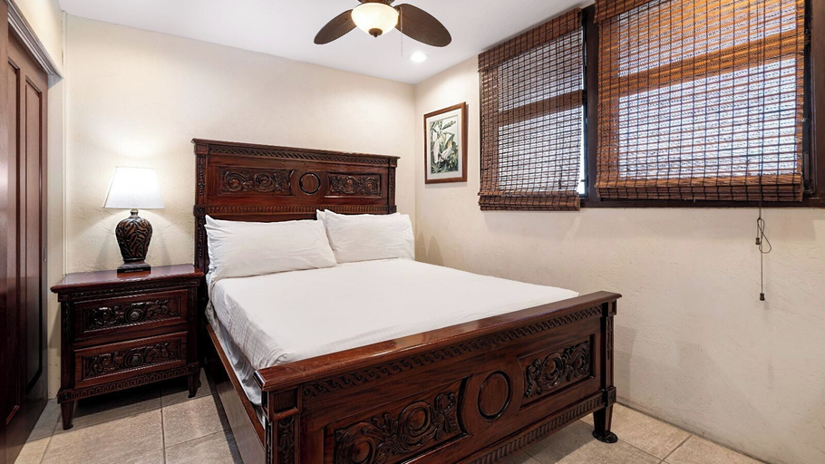 Room 5, Direct Ocean Front - Close to Town - AC - Upper Floor- Vrkcv, Hawaii