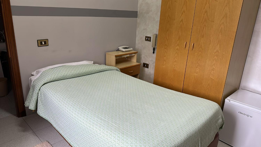 Bedroom 3, Hotel Paradiso, L'Aquila