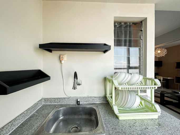 Private kitchen 5, 3Br Combined Spacious At Dian Regency Apartment, Surabaya