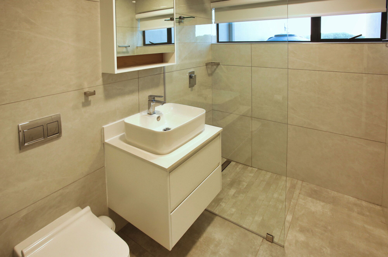 Bathroom 4, Salty Springbok, Langebaan 6-sleeper, West Coast