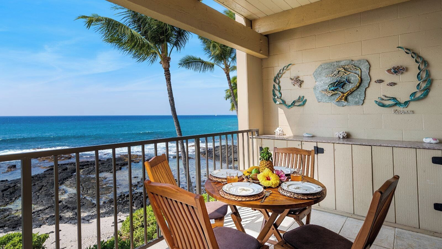Outdoor dining 4, Direct Ocean Front - Close to Town - AC - Upper Floor- Vrkcv, Hawaii