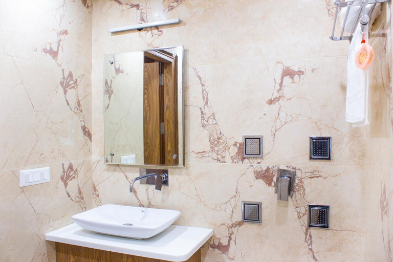 Bathroom 4, AP Holidays, Delhi