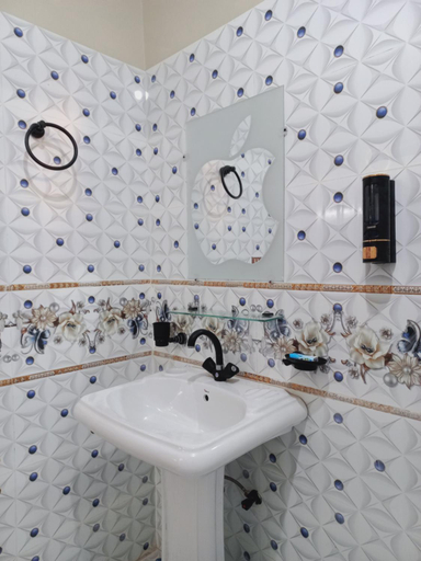 Bathroom 3, Rose Palace Guest House, Karachi