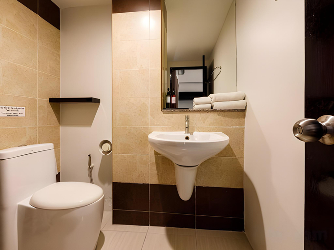 Bathroom 4, Grand Marina Residence, Si Racha