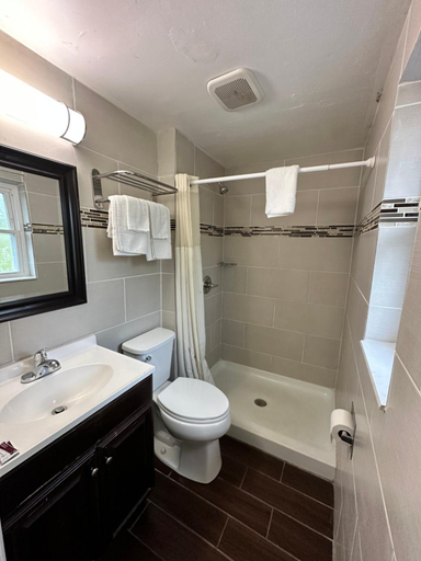 Bathroom 5, Bestway Inn, Delaware