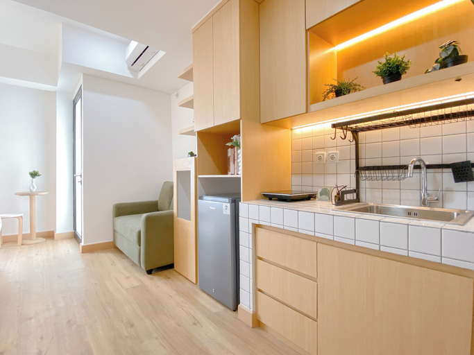 Private kitchen 2, Restful And Tidy Studio At Pollux Chadstone Apartment, Cikarang