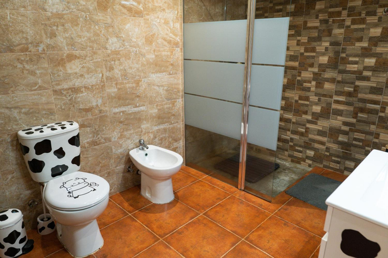 Bathroom 3, Azores Cow House, Ribeira Grande