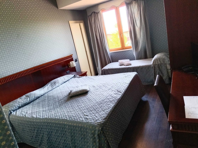 Bedroom 3, HOTEL LA FAYETTE LICOLA, Napoli