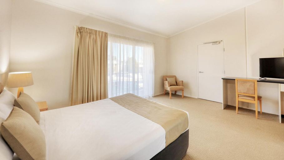 Bedroom 3, Capella Coach Inn, Peak Downs