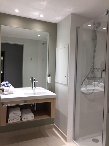 Bathroom 3, Hotel Akena Troyes La Chapelle Saint Luc, Aube
