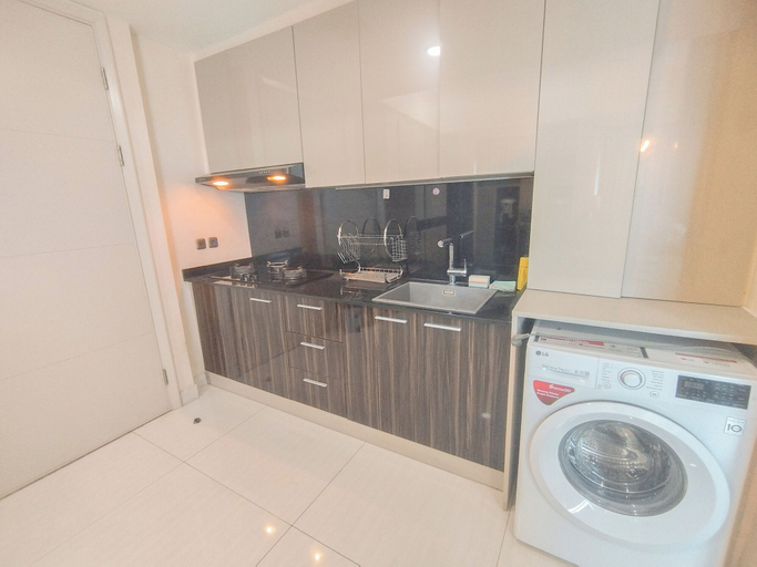 Private kitchen 4, Warm 3Br Direct Access To Mall La Riz Supermall Mansion Apartment, Surabaya