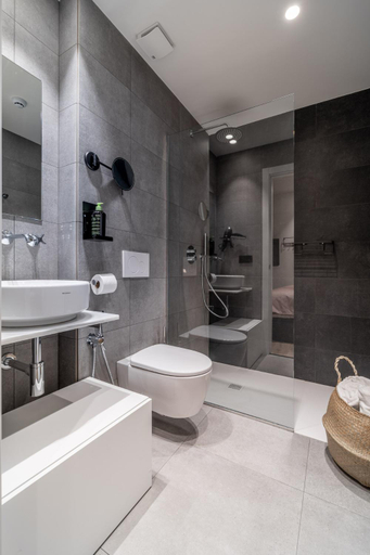 Bathroom 3, Limehome Vitoria Palacio de los Alava-Velasco, Álava