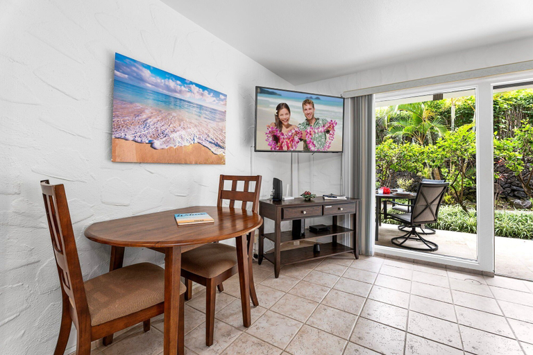 Interior, Oceanfront Complex - Updated Ground-floor Condo w/ AC & 2 Pools - Vrkcv, Hawaii