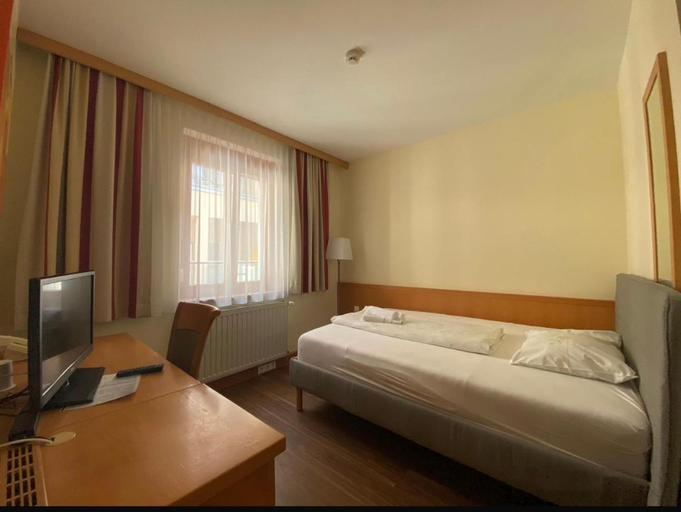 Bedroom 3, OptimaMed Gesundheitsresort Oberzeiring, Murtal