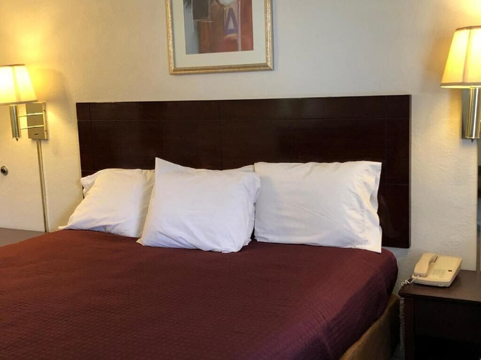 Bedroom 4, Economy Inn Alamogordo, Otero