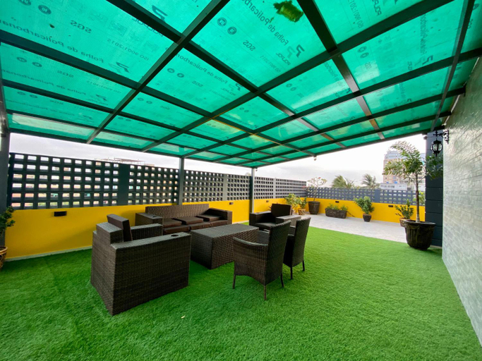 Food & Drinks, Elegant & Spacious 2br family apt,Sharah e Faisal, Karachi