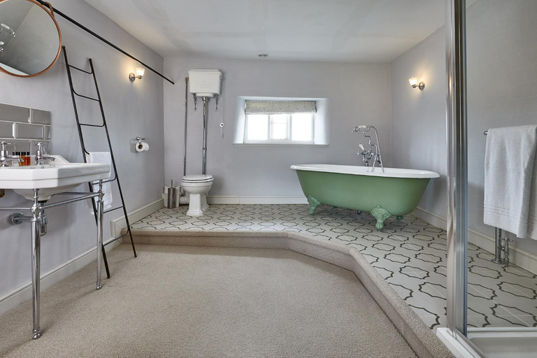 Bathroom 3, The George Inn, Oxfordshire