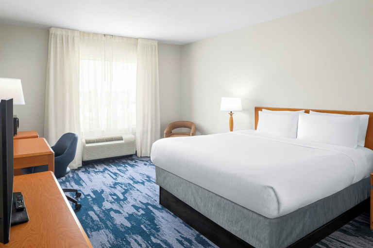 Bedroom 4, Fairfield Inn & Suites Marianna, Jackson