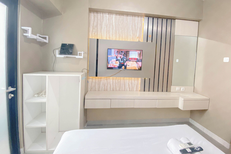Room 4, Well Furnished Studio At The Alton Apartment, Semarang