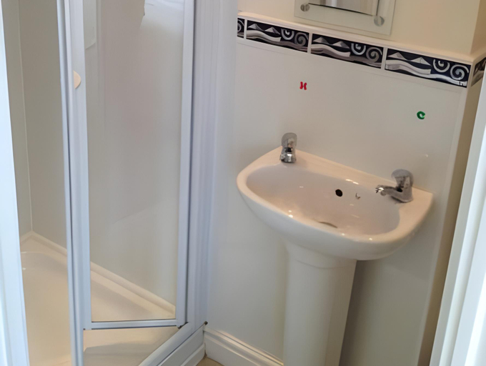 Bathroom 4, The Strand Hotel, Bournemouth