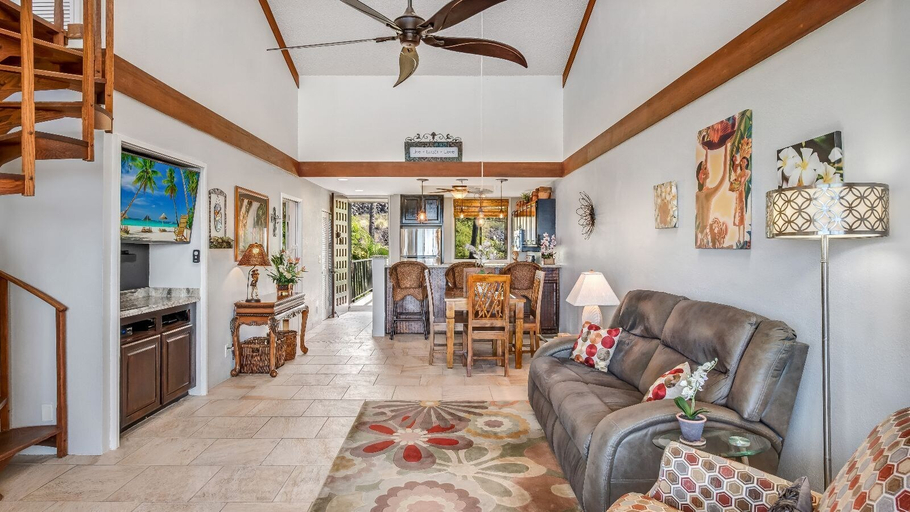 Living area 2, Upgraded 2BD Plus Loft - Amazing Golf & Ocean Views - In-unit AC - Vrkcv, Hawaii