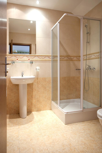 Bathroom 2, Hotel Lion Sofia, Stolichna