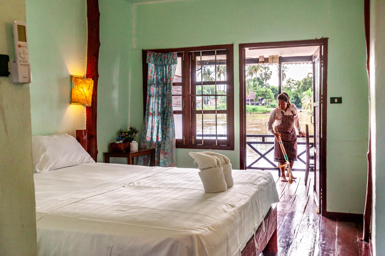 Bedroom, Dokchampa Guesthouse, Khong