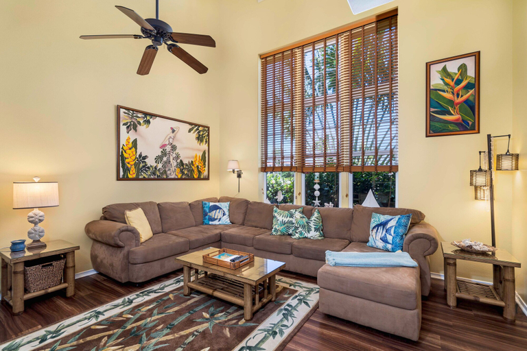 Living area 2, Spacious Top-floor Villa With Stunning Views - Walk to A-bay, Dining & Shops! - Vrkcv, Hawaii