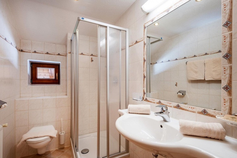 Bathroom 4, Hotel Garni Birkenhof, Schwaz