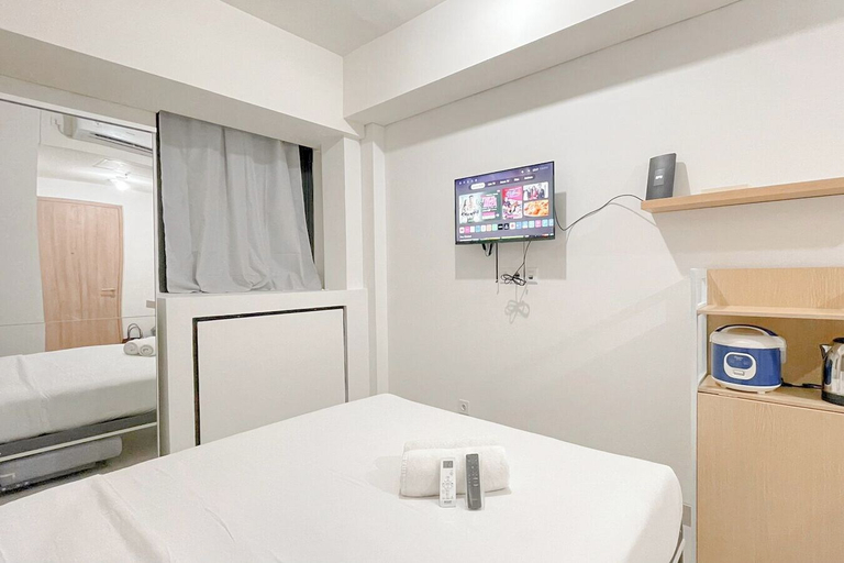 Room 2, Practical Studio (No Kitchen) Near Unhas Bandaraya - Tallasa City Makassar Apartment, Makassar