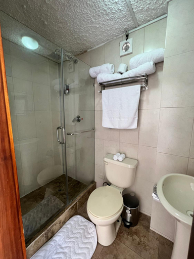 Bathroom 4, Hotel El Morlaco, Cuenca
