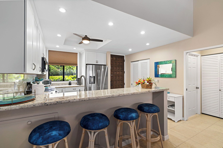 Private kitchen 4, Fantastic Ocean & Golf Course Views - Close to Shopping & Beaches - Vrkcv, Hawaii