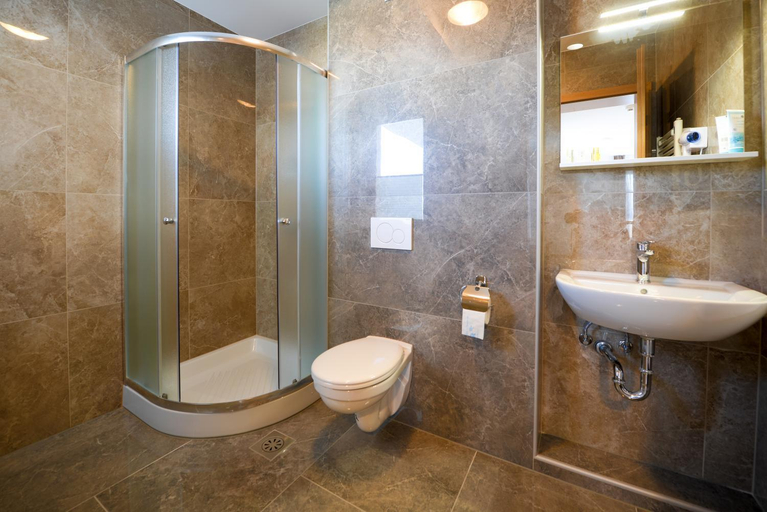 Bathroom 4, HOTEL BARON, Medvode