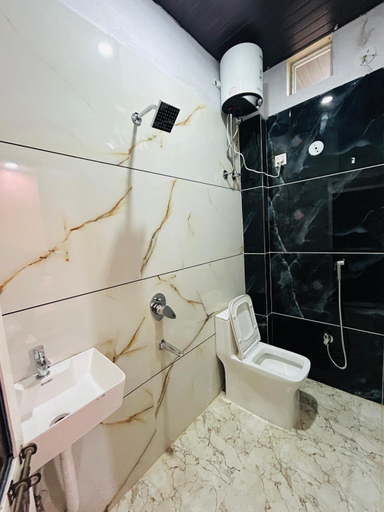 Bathroom 2, Hotel Vinayak, Ujjain