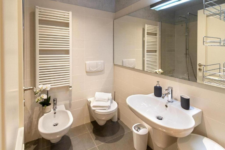 Bathroom, Hotel TEO SUITES International Airport, Delhi