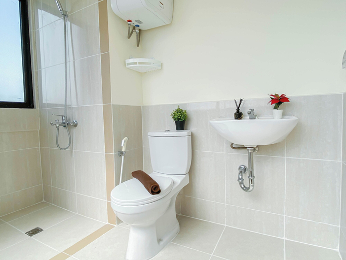 Bathroom 5, Restful 3Br At Meikarta Apartment, Cikarang