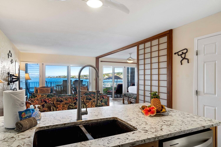 Interior 3, Ocean Front - Fantastic Ocean Views - Completely Upgraded - Vrkcv, Hawaii