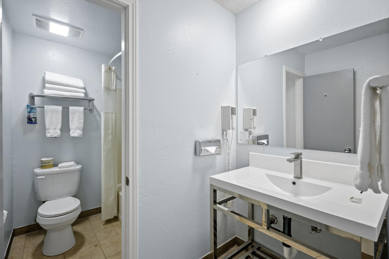 Bathroom 4, SOL SPRINGS INN, Riverside