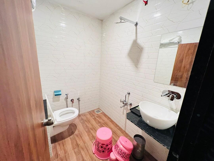Bathroom 4, LEELA BIZOTEL, Junagadh