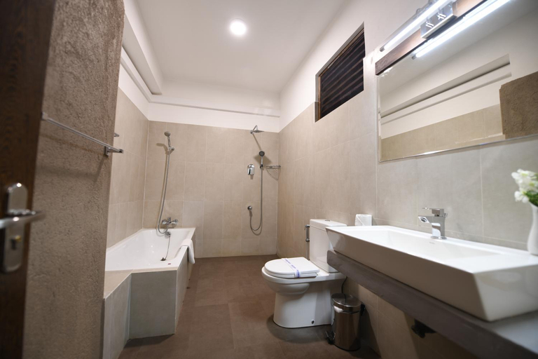 Bathroom 3, Akway Resort, Hildummulla